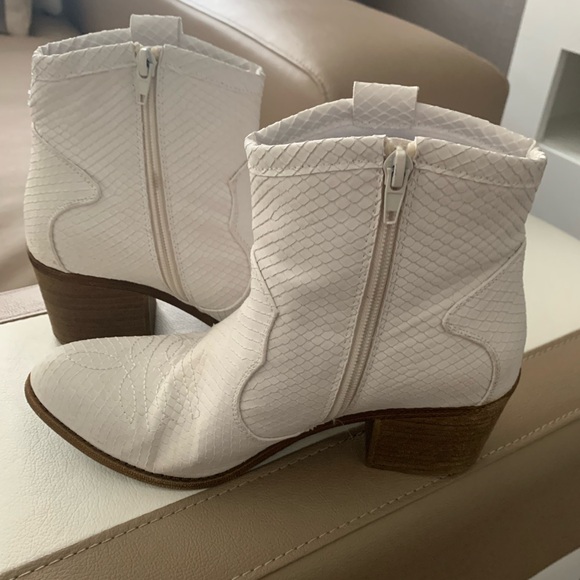 Dirty Laundry Cowboy Boots - Picture 11 of 14